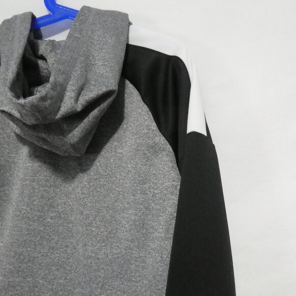 PUMA | size 8 - kids | Long Sleeve Zip-Up Hooded Sweatshirt With Pockets - Picture 14 of 16